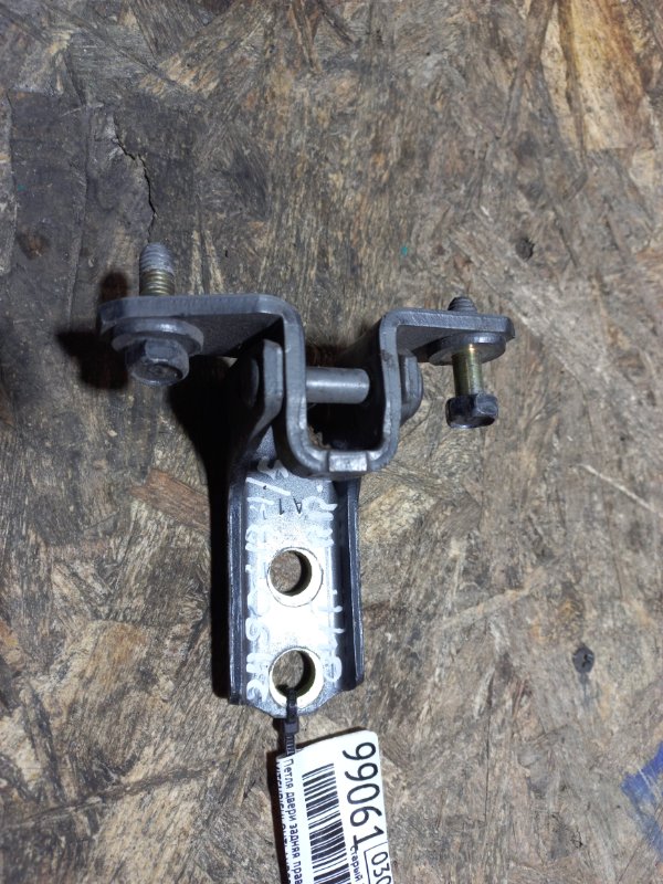 Запчасть петля двери нижняя задняя правая MITSUBISHI OUTLANDER 03-07 2004 Внедорожник 2.4 MR302270 Б/У Петля двери нижняя задняя правая MITSUBISHI OUTLANDER 03-07 2004 Внедорожник 2.4 MR302270 Б/У