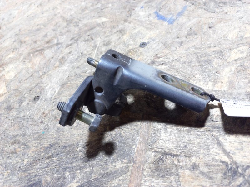 Петля двери нижняя задняя правая MITSUBISHI OUTLANDER 03-07 Внедорожник 2.4 Петля двери нижняя задняя правая MITSUBISHI OUTLANDER 03-07 Внедорожник 2.4