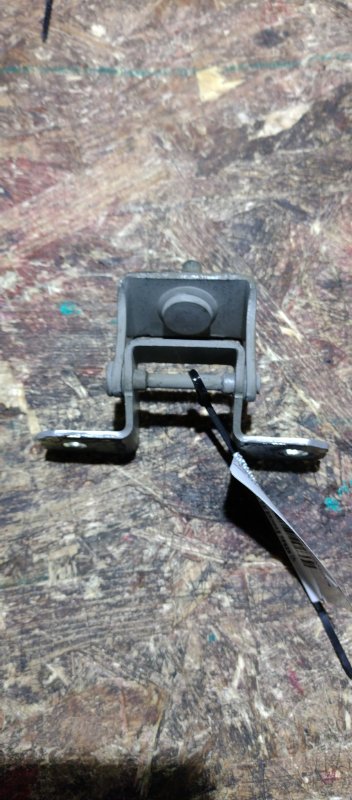 Петля крышки багажника левая VERSA NOTE S 12-17