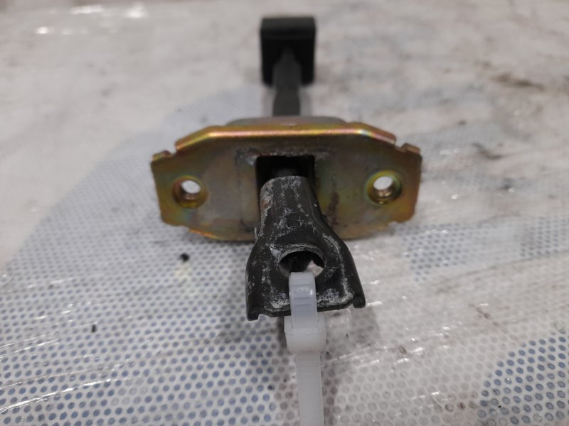 Ограничитель двери задний левый MITSUBISHI OUTLANDER XL 05-13 Внедорожник 3.0 6B31 Ограничитель двери задний левый MITSUBISHI OUTLANDER XL 05-13 Внедорожник 3.0 6B31