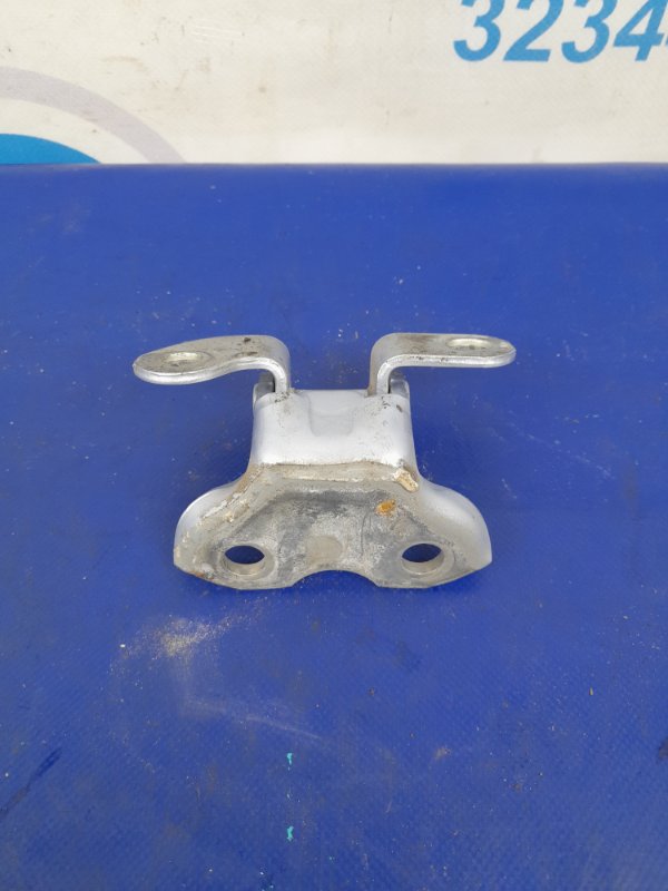 Петля двери верхняя задняя правая AURIS 06-12 Петля двери верхняя задняя правая AURIS 06-12