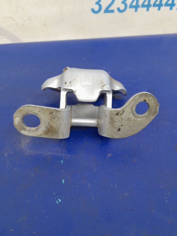 Петля двери верхняя задняя правая TOYOTA AURIS 06-12 Петля двери верхняя задняя правая TOYOTA AURIS 06-12