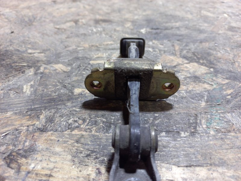 Ограничитель двери задний левый NISSAN ALMERA 03-09 N16 1.5 Ограничитель двери задний левый NISSAN ALMERA 03-09 N16 1.5