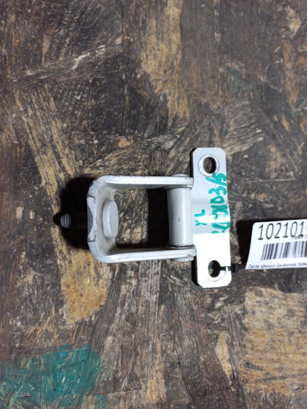 Запчасть петля крышки багажника правая MITSUBISHI OUTLANDER XL 05-13 2009 Внедорожник 2.4 MR556091 Б/У Петля крышки багажника правая MITSUBISHI OUTLANDER XL 05-13 2009 Внедорожник 2.4 MR556091 Б/У