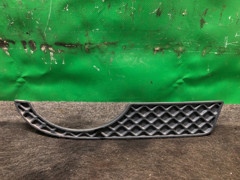 Запчасть накладка противотуманной фары правая TOYOTA SOLARA 03-09 2008 MCV31 Кабриолет 3.3 3MZFE 5254506010 Б/У Накладка противотуманной фары правая TOYOTA SOLARA 03-09 2008 MCV31 Кабриолет 3.3 3MZFE 5254506010 Б/У