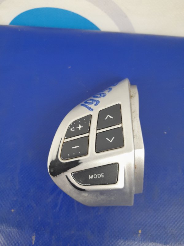 Кнопки на руль левые MITSUBISHI LANCER X 10 07-15 2011 Седан 2.0 8701A087 Б/У