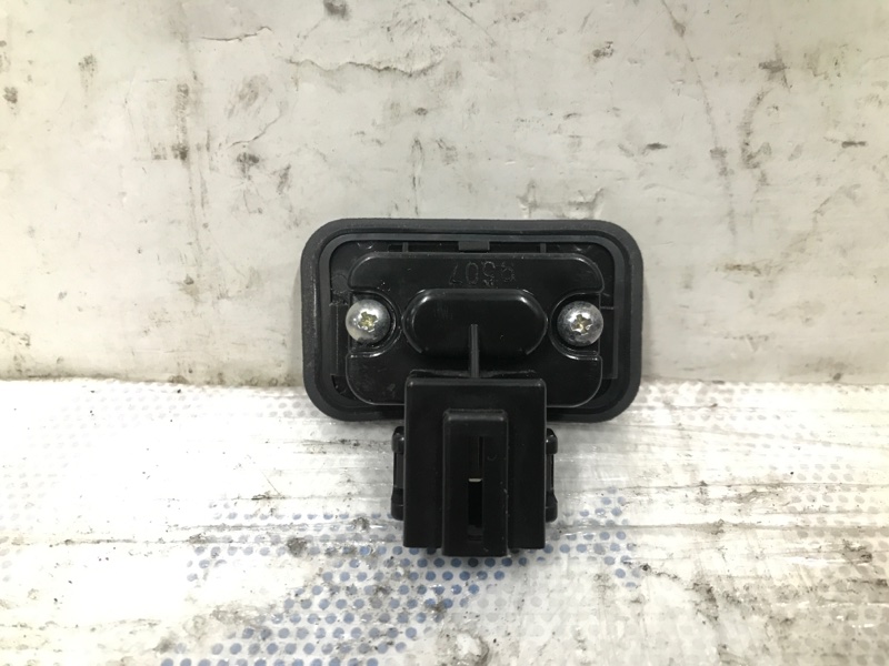 Кнопка открывания багажника наружная задняя HONDA ACCORD CU8 / TSX 08-14 Седан 2.4 Кнопка открывания багажника наружная задняя HONDA ACCORD CU8 / TSX 08-14 Седан 2.4