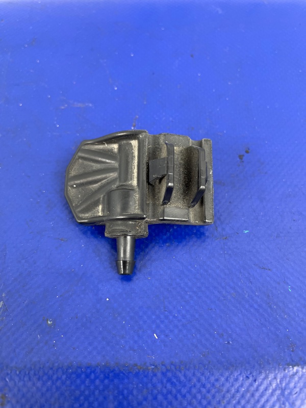 Форсунка омывателя стекла M35/M45 04-10 2006 Седан VQ35DE