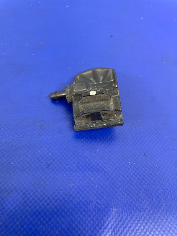 Форсунка омывателя стекла M35/M45 04-10 2006 Седан VQ35DE