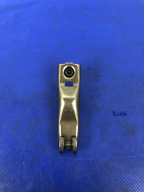 Запчасть рокер выпускного клапана KIA SORENTO BL 02-09 D4CB 24180-4A001 Б/У Рокер выпускного клапана KIA SORENTO BL 02-09 D4CB 24180-4A001 Б/У