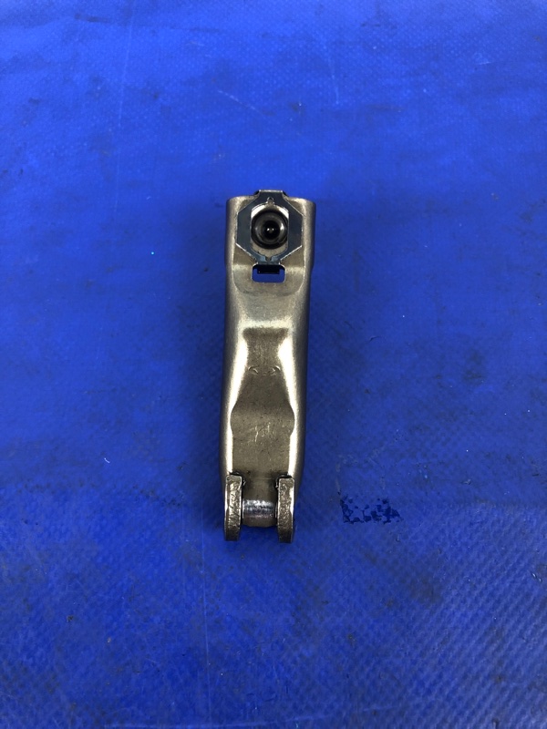 Рокер выпускного клапана KIA SORENTO BL 02-09 D4CB 24180-4A001 Б/У