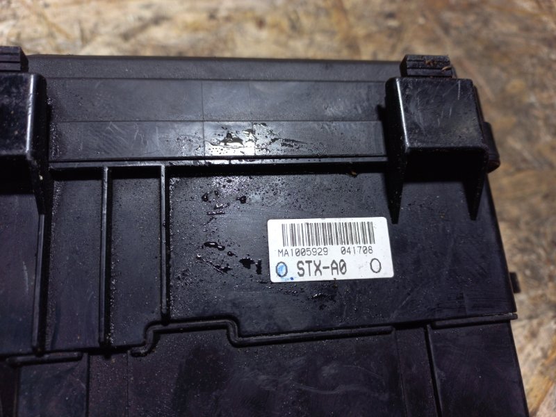 Блок предохранителей моторный отсек MDX (YD2) 06-13 YD2 3.7