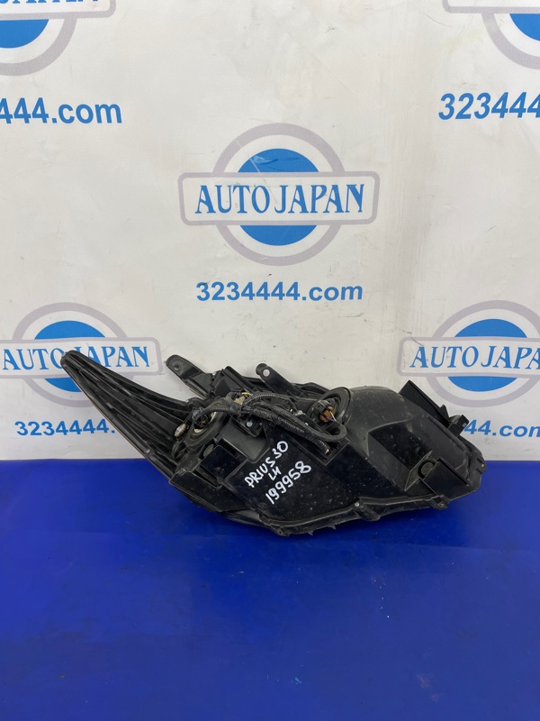 Фара передняя левая TOYOTA PRIUS - 30 09-17