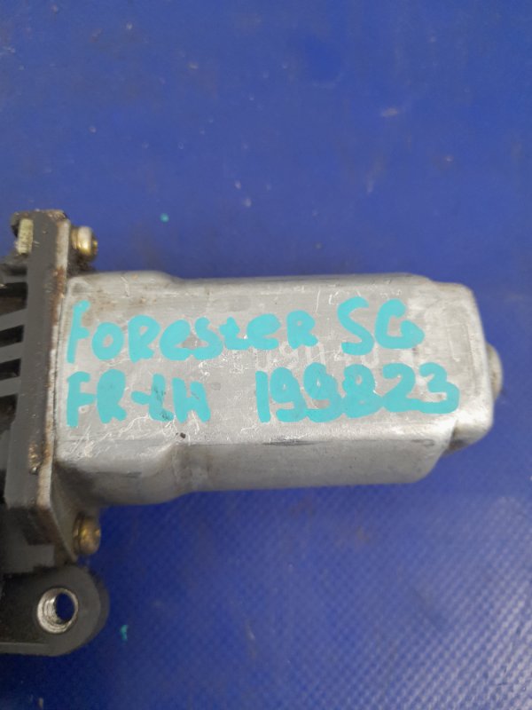 Моторчик стеклоподъемника передний левый FORESTER SG 02-07 Моторчик стеклоподъемника передний левый FORESTER SG 02-07