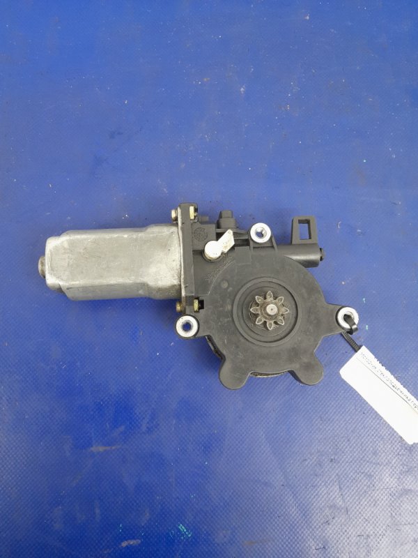 Моторчик стеклоподъемника передний левый SUBARU FORESTER SG 02-07 Моторчик стеклоподъемника передний левый SUBARU FORESTER SG 02-07