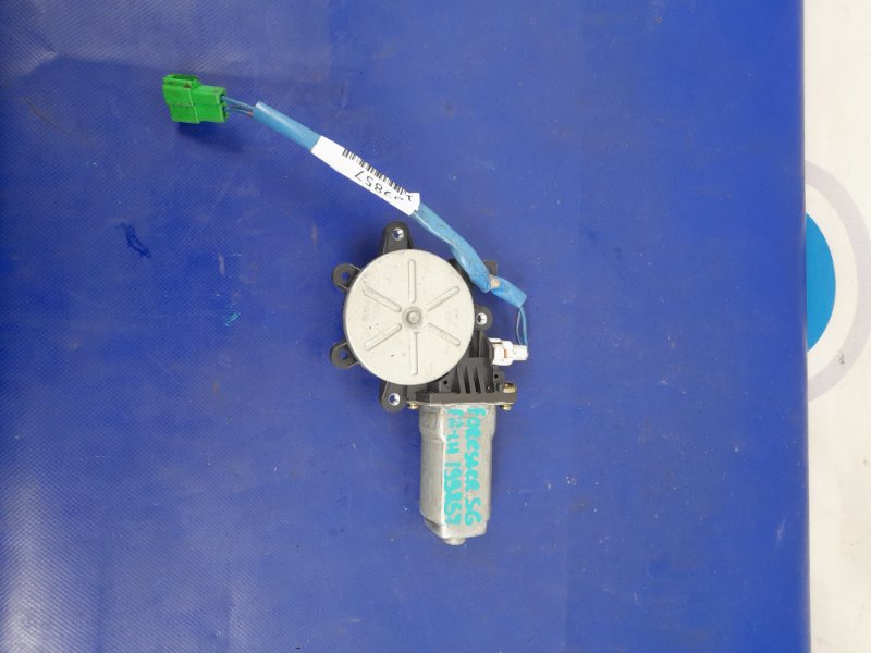 Моторчик стеклоподъемника передний левый SUBARU FORESTER SG 02-07 61188SA011 Б/У