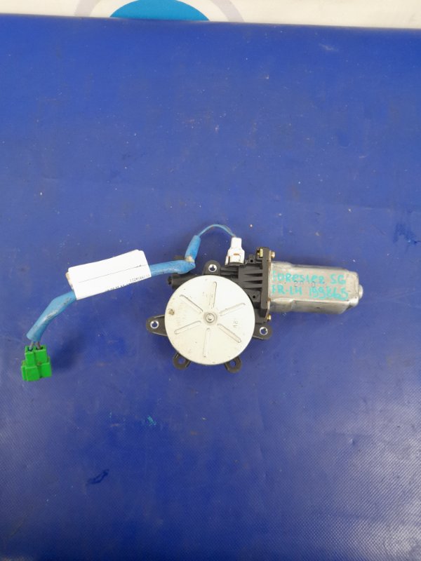 Моторчик стеклоподъемника передний левый SUBARU FORESTER SG 02-07 61188SA011 Б/У