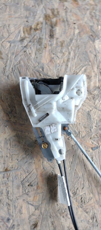 Замок двери боковой задний правый TOYOTA SIENNA 11-16 Внедорожник 3.5