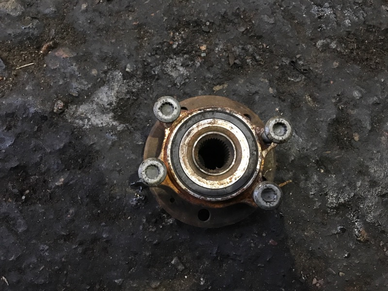 Ступица передняя левая JETTA USA 10-17