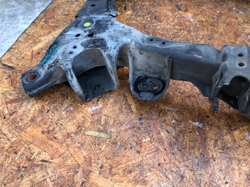 Балка передней подвески передняя LS460 06-12