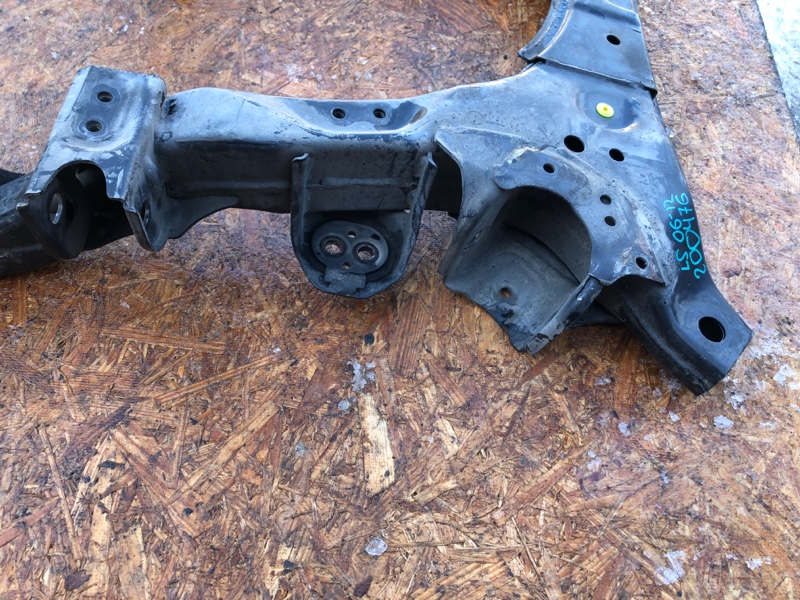 Балка передней подвески передняя LS460 06-12