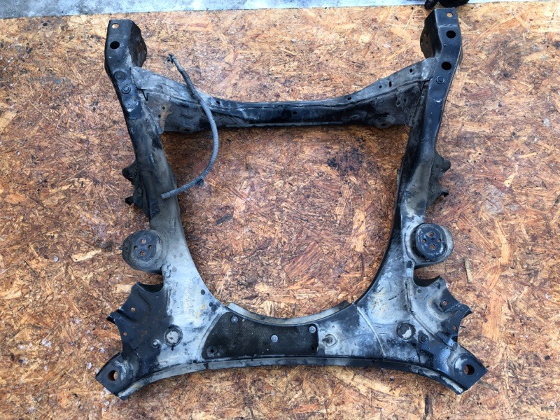 Балка передней подвески передняя LS460 06-12