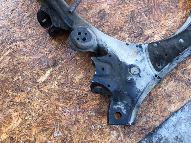 Балка передней подвески передняя LS460 06-12