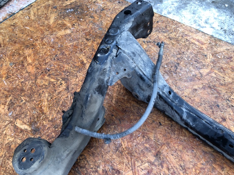 Балка передней подвески передняя LS460 06-12