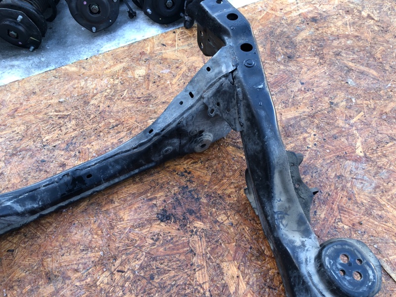 Балка передней подвески передняя LS460 06-12