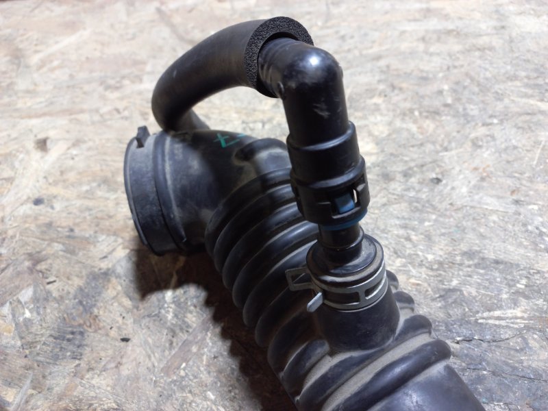 Патрубок воздушного фильтра MAZDA CX-7 06-12 Патрубок воздушного фильтра MAZDA CX-7 06-12