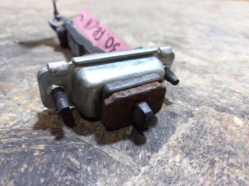 Ограничитель двери передний левый I30 GD 12-17