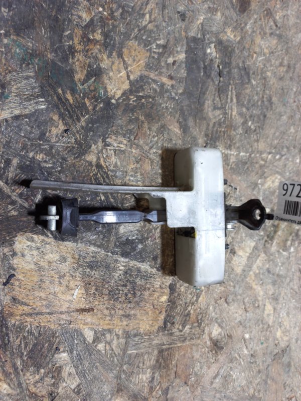 Запчасть ограничитель двери передний левый LEXUS LS460 06-12 68620-50040 Б/У Ограничитель двери передний левый LEXUS LS460 06-12 68620-50040 Б/У