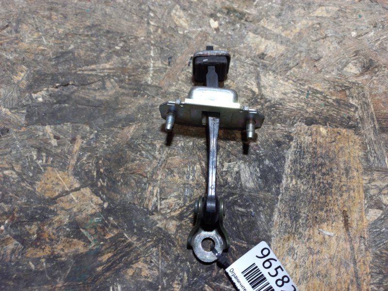 Ограничитель двери передний левый SUBARU FORESTER SG 02-07 62302FC001 Б/У