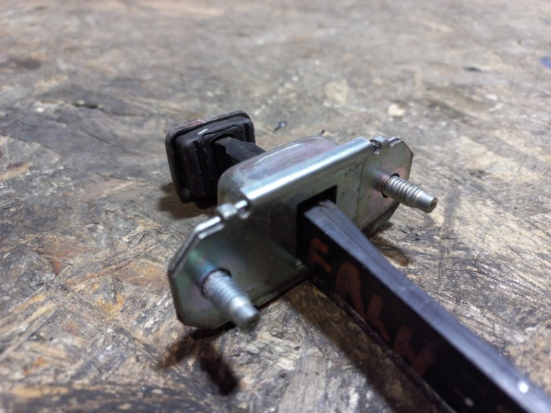 Ограничитель двери передний левый FORESTER SG 02-07