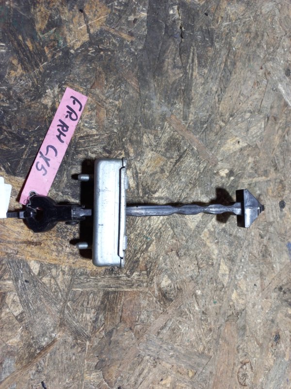 Запчасть ограничитель двери передний правый MAZDA CX-5 (KE) 11-17 Б/У Ограничитель двери передний правый MAZDA CX-5 (KE) 11-17 Б/У