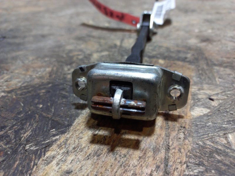 Ограничитель двери передний левый SX4 06-13