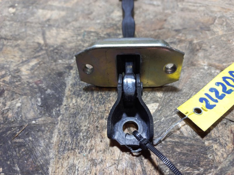 Ограничитель двери передний левый ALTIMA L33 12-18 L33