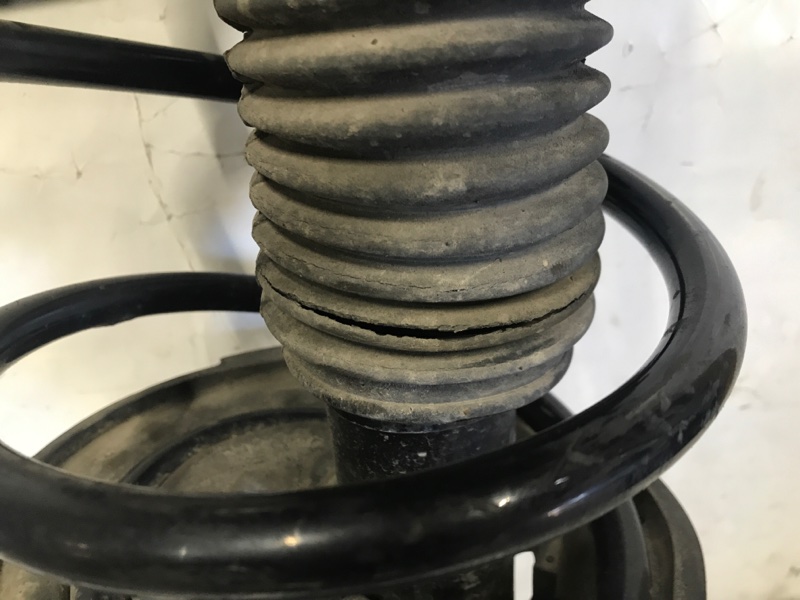 Амортизатор передний левый CAMRY 40 06-11 2009 Седан 2.4