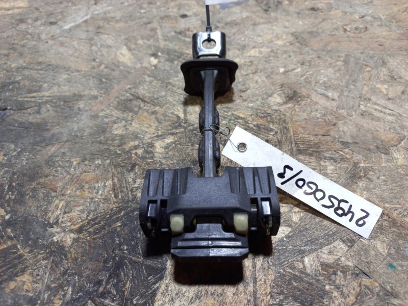 Ограничитель двери передний правый VOLKSWAGEN JETTA USA 10-17 Б/У