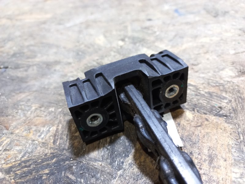 Ограничитель двери передний правый JETTA USA 10-17