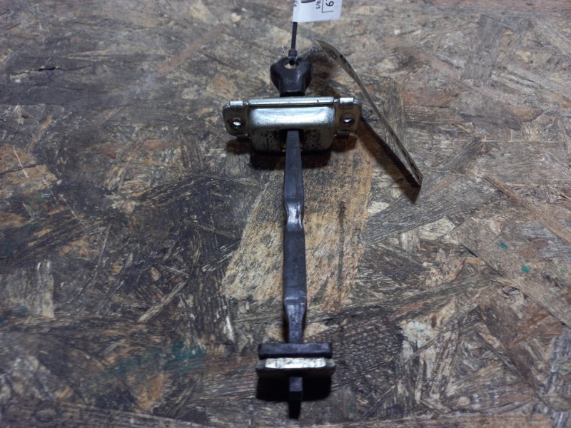 Ограничитель двери передний левый HYUNDAI SANTA FE (CM) 05-12 2007 Внедорожник 3.3 79380-2B000 Б/У