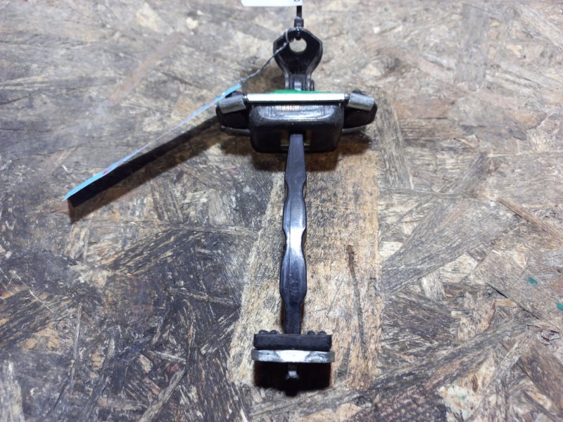 Запчасть ограничитель двери передний правый KIA OPTIMA JF 15-20 2016 Седан 2.4 79390-D5000 Б/У Ограничитель двери передний правый KIA OPTIMA JF 15-20 2016 Седан 2.4 79390-D5000 Б/У