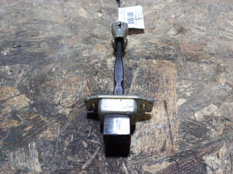 Ограничитель двери передний левый MITSUBISHI LANCER X 10 07-15 5702A079 Б/У