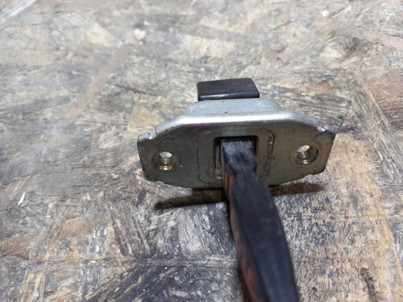 Ограничитель двери передний левый LANCER X 10 07-15