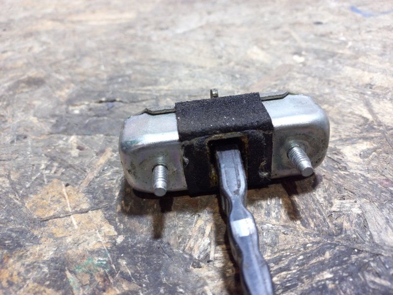 Ограничитель двери передний левый AURIS 06-12 Ограничитель двери передний левый AURIS 06-12