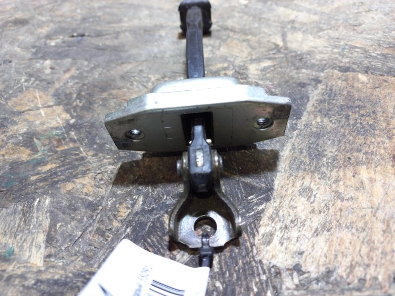 Ограничитель двери задний левый CAMRY 40 06-11