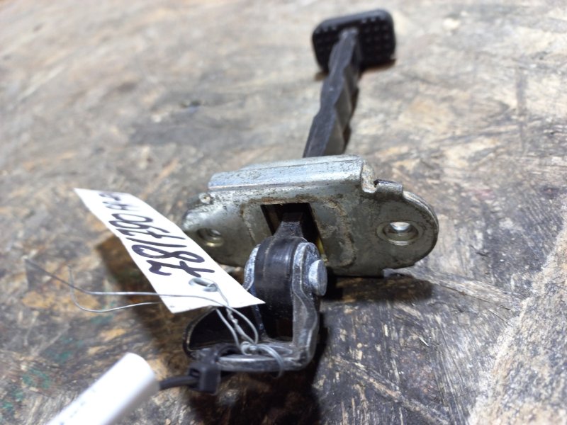 Ограничитель двери передний правый MDX (YD2) 06-13 YD2 Ограничитель двери передний правый MDX (YD2) 06-13 YD2