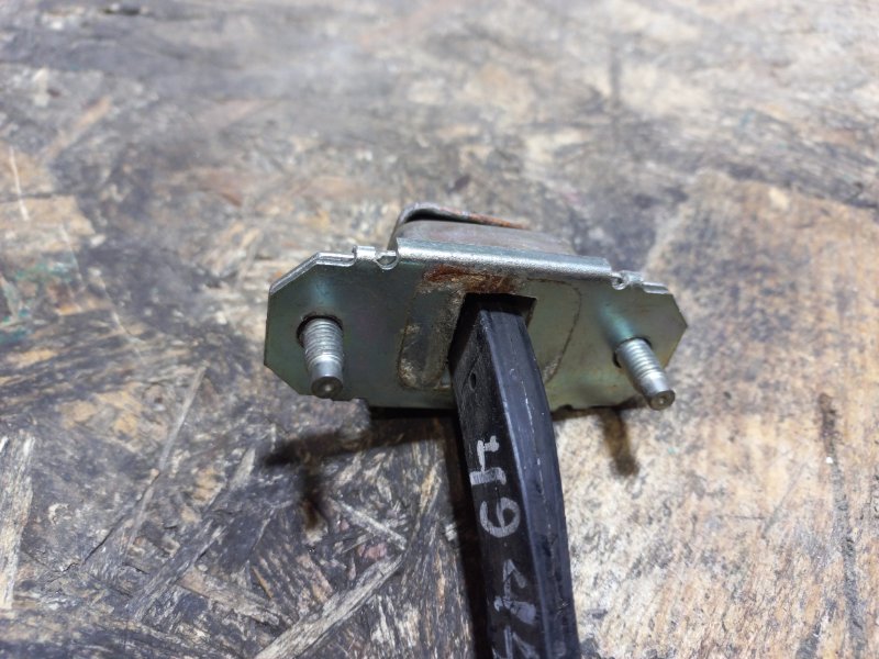 Ограничитель двери задний правый FORESTER SG 02-07 Ограничитель двери задний правый FORESTER SG 02-07