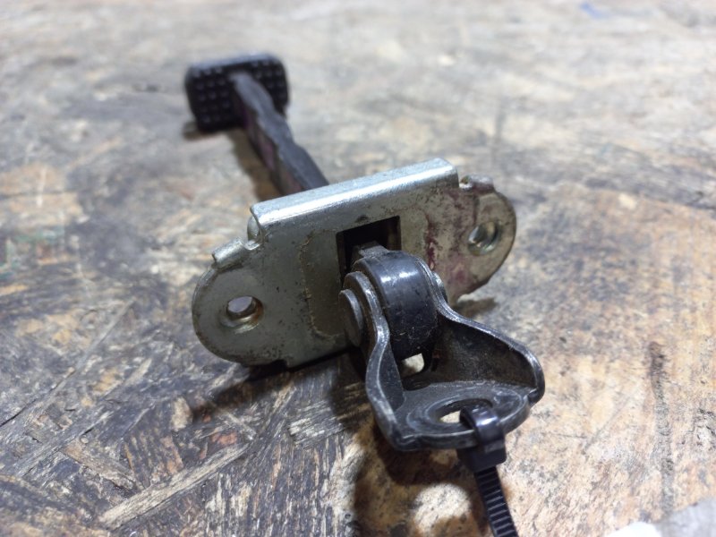 Ограничитель двери передний правый MDX (YD2) 06-13 2007 YD2 3.7