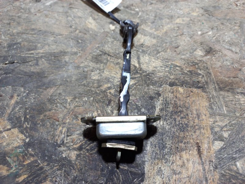 Запчасть ограничитель двери передний левый INFINITI G35 03-07 Б/У Ограничитель двери передний левый INFINITI G35 03-07 Б/У